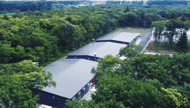 「森の中の工場」で生まれるウッドブラインド